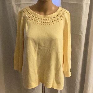 Yellow Crew Neck Sweater with Classic Style 🛍️